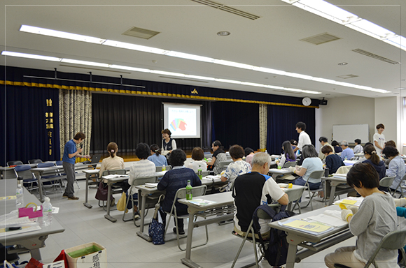 第6日目<br>知的障害と自閉症を理解するプログラムを行いました。「何となくは知っていたけど、どのように接すれば良いか理解出来た」「1つ1つの行動に理由がある事が分かった」