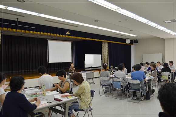 第7日目<br>浜須賀地区のボランティアセンター「サポートはますか」の方をお招きして、地区ボラセンの活動内容などを伺いました。「こんな身近な場所に、地域の支えあい活動があることを初めて知った。参加してみたいと思った」