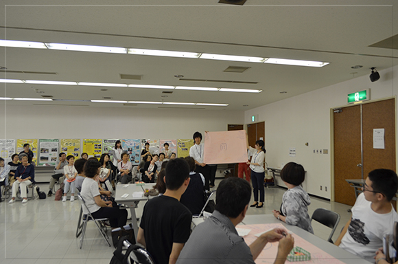 第7日目<br>牧岡先生の講義の最後には、ボランティア活動を漢字一文字で表すと…<span style='color:red;'>？</span>という課題が出ました。グループディスカッションを通じて、自作の漢字や、新しい漢字を作って表現していただきました<span style='color:red;'>！</span>